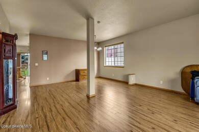 6Living Room.jpg-vsuniqueid-614c91f4c21c