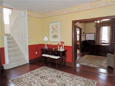 Entry/Foyer.