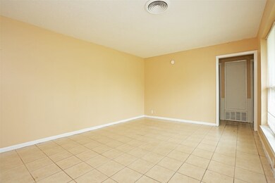 344 Pennington Dr, Alvin, TX 77511 - photo 2