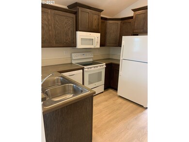 3544 Hickory Ave, Eugene, OR 97401 - photo 3