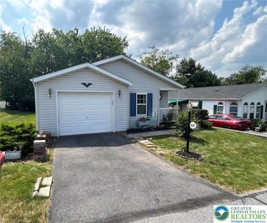 69 Penny Ln, Easton, PA 18040 - photo 2