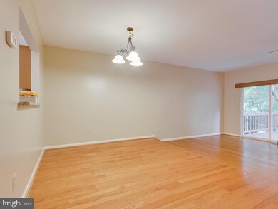 8320 Linden Oaks Ct, Lorton, VA 22079 - photo 7