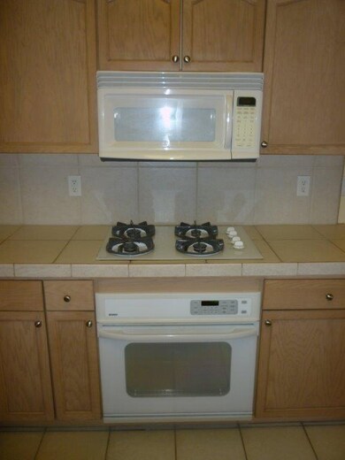 Built-in 4 Burner Range, Oven & Microwave/Exhaust 