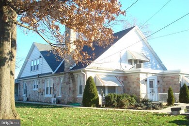 554 S 4th St, Chambersburg, PA 17201 - photo 5