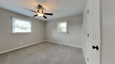 1302 Robinwood Dr, Shelbyville, TN 37160 - photo 6