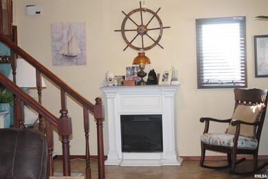 709 N Sherman St, Lincoln, IL 62656 - photo 3