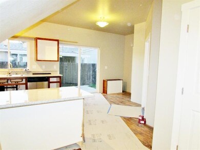 501 Gray Ct, Central Point, OR 97502 - photo 3