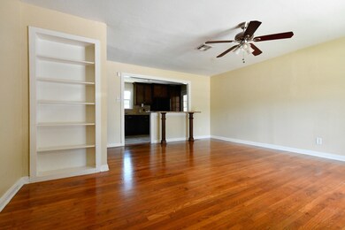 1719 W 43rd St, Houston, TX 77018 - photo 2