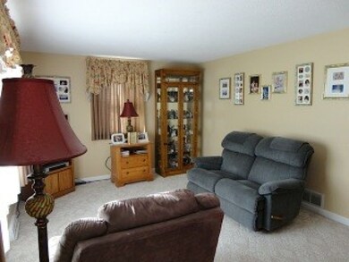 47 White Plains Dr, Nashua, NH 03062 - photo 3