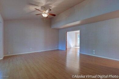 Living Room W/Ceiling Fan