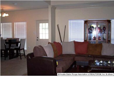 Open Floor Plan Great For Entertaining