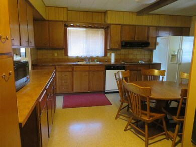 1843 Oregon Ave, Klamath Falls, OR 97601 - photo 5