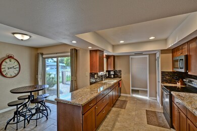 Kitchen/Breakfast Nook