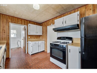 404 W 7th St, the Dalles, OR 97058 - photo 7