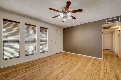 106-LivingRoom_3