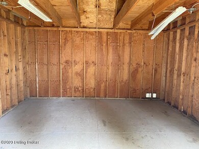 9226 Pagoda Dr, Louisville, KY 40229 - photo 6