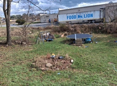 932 Duke St, Marion, VA 24354 - photo 7