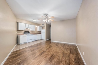 3900 Old College Rd unit 17, Bryan, TX 77801 - photo 4