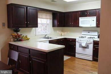 7753 Shootingstar Dr, Springfield, VA 22152 - photo 2