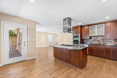09-Kitchen