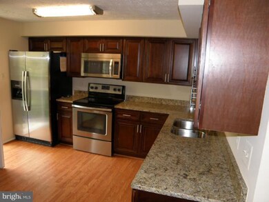 7905 Tyson Oaks Cir, Vienna, VA 22182 - photo 3