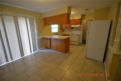 8610 Wood Ridge Rd, Tampa, FL 33619 - photo 4