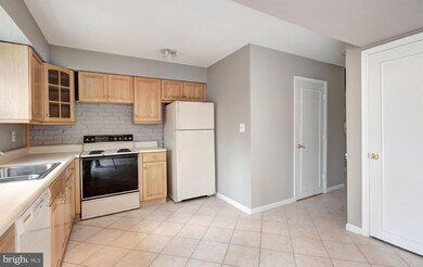8238 Carrleigh Pkwy unit 88, Springfield, VA 22152 - photo 4