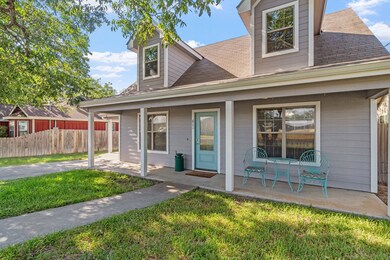 611 Winfred St, Fredericksburg, TX 78624 - photo 3