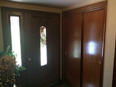 Entry/Foyer.