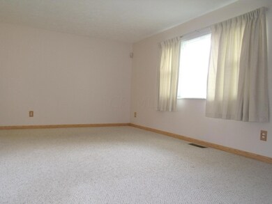 4938 Silverton Dr, Columbus, OH 43232 - photo 3