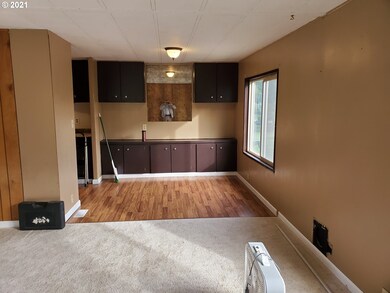 732 Valley View Rd, Sutherlin, OR 97479 - photo 4