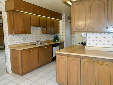 1924 Septiembre Dr, El Paso, TX 79935 - photo 5