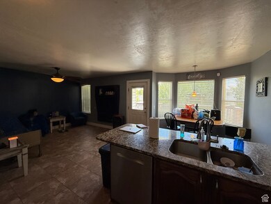 13863 S Kessler Peak Dr, Riverton, UT 84096 - photo 4