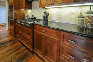 Six-burner Gas Range & Double Oven!