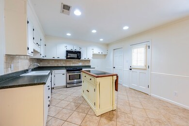 477 Kingswood Ct, Albany, GA 31707 - photo 6