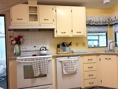 1003 Dewitt St, Sebring, FL 33872 - photo 5