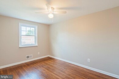 1023 Foxcroft Ln, Essex, MD 21221 - photo 3