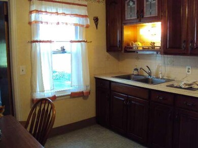 Kitchen eat in kitchen