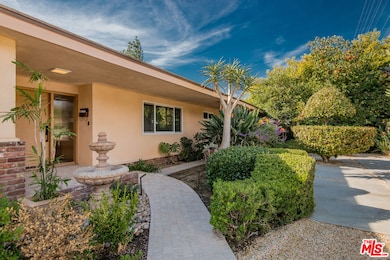 13104 Magnolia Blvd, Sherman Oaks, CA 91423 - photo 5