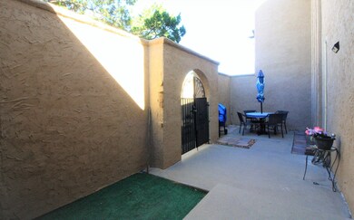 10621 Springwood Dr unit B, El Paso, TX 79935 - photo 2