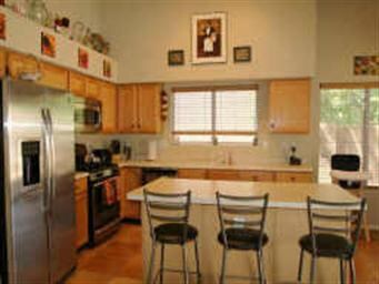 KITCHEN/BREAKFAST AREA