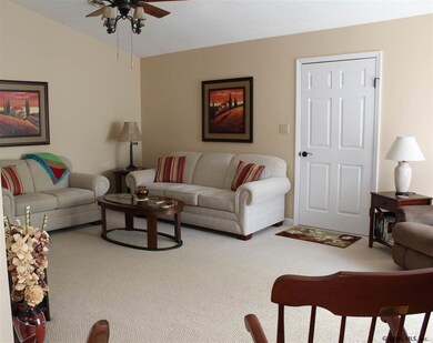 902 Cambridge Manor Dr unit Upper Unit, Schenectady, NY 12302 - photo 2