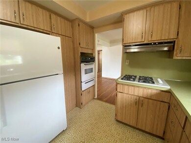 30418 Briar Ct, Wickliffe, OH 44092 - photo 7