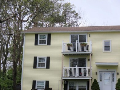 Top Floor Front to Back Unit; Great...
