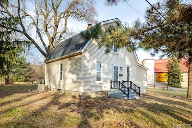 3520 W Drahner Rd, Oxford, MI 48371 - photo 2