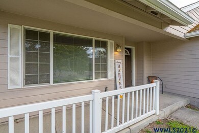 953 S 6th St, Independence, OR 97351 - photo 4