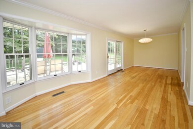 513 Valley Dr SE, Vienna, VA 22180 - photo 3