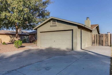 RV gate and parking on side yard
