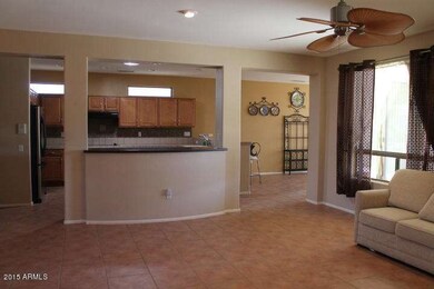 greatroom to kitchen nook