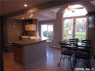 Kitchen. Eat-in kitchen bathed in light from arche